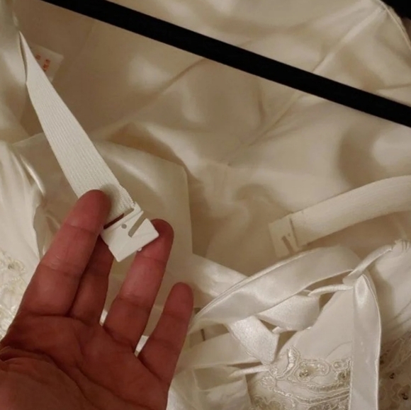 Romantic Ivory Wedding Dress Adjustable Size - Picture 8 of 8